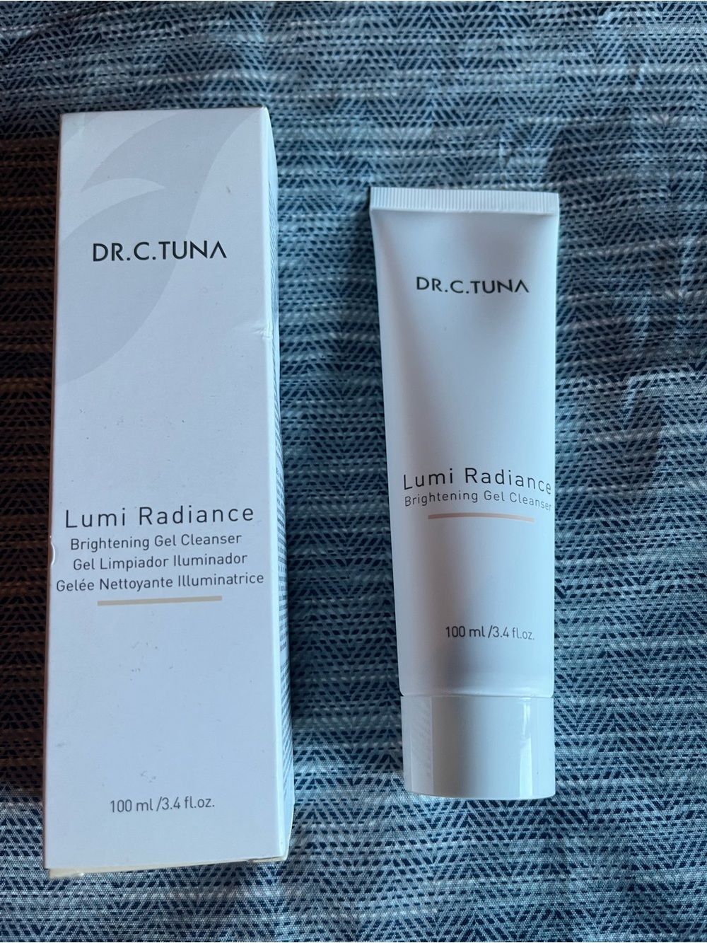 Farmasi Lumi Radiance Brightening Gel Cleanser — white